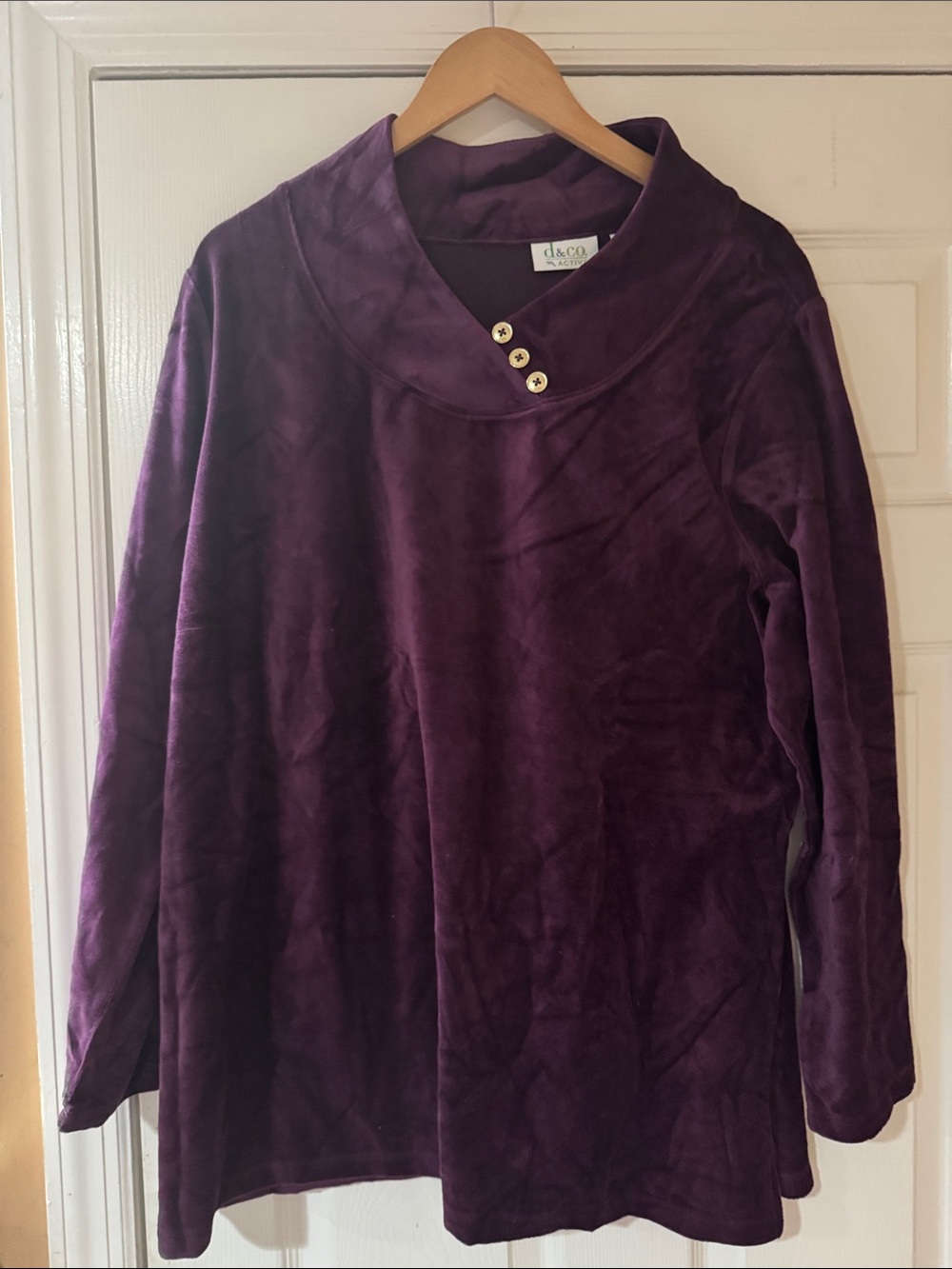 New D&Co Plush Scoop-Neck Velvet Sweater - Deep Plum